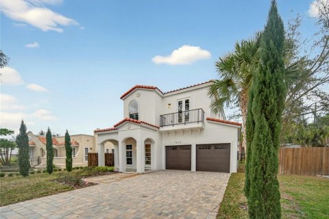 House in Winter Park, Florida 5 bedrooms, 218.41 sq.m. № 2151895 - photo 2