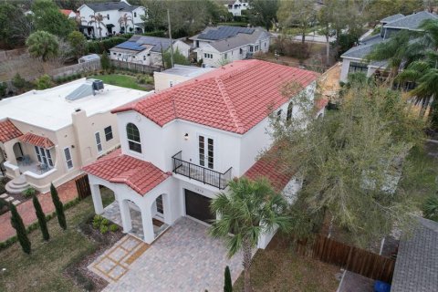 House in Winter Park, Florida 5 bedrooms, 218.41 sq.m. № 2151895 - photo 3