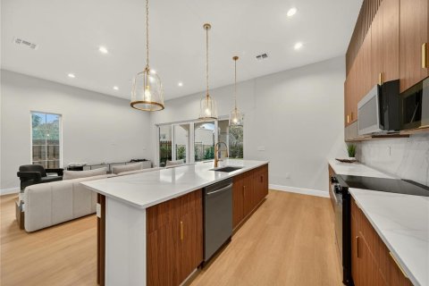 House in Winter Park, Florida 5 bedrooms, 218.41 sq.m. № 2151895 - photo 17