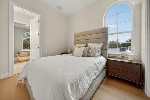 House in Winter Park, Florida 5 bedrooms, 218.41 sq.m. № 2151895 - photo 24