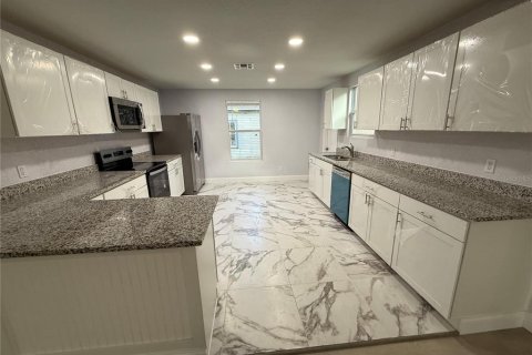 Casa en venta en Leesburg, Florida, 4 dormitorios, 187.2 m2 № 1450030 - foto 6