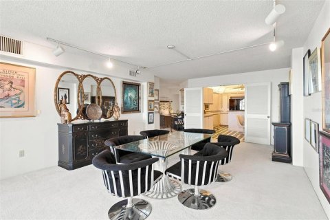 Condo in Ormond Beach, Florida, 2 bedrooms  № 2220773 - photo 22