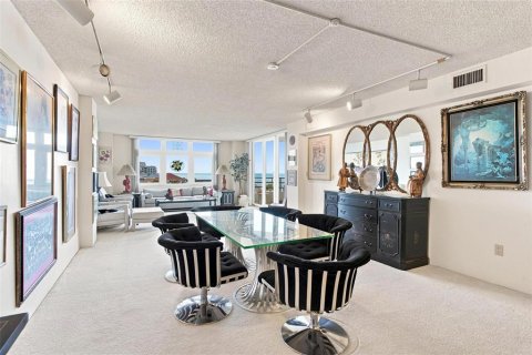 Condo in Ormond Beach, Florida, 2 bedrooms  № 2220773 - photo 14