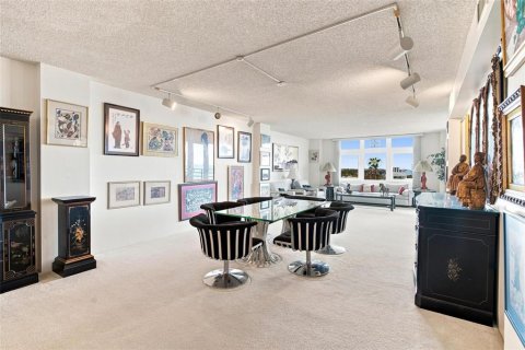 Condo in Ormond Beach, Florida, 2 bedrooms  № 2220773 - photo 21