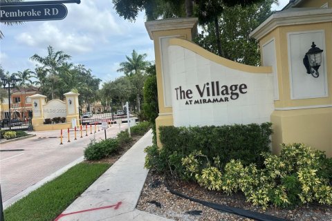 Touwnhouse à vendre à Miramar, Floride: 3 chambres, 153.85 m2 № 1936491 - photo 4