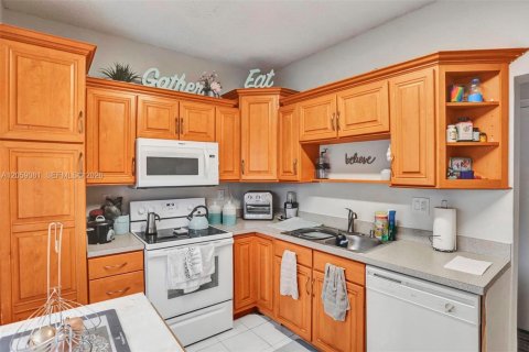 Touwnhouse à louer à Miami, Floride: 2 chambres, 99.96 m2 № 2169020 - photo 17