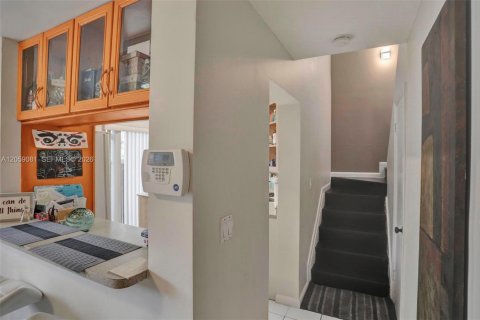 Touwnhouse à louer à Miami, Floride: 2 chambres, 99.96 m2 № 2169020 - photo 15
