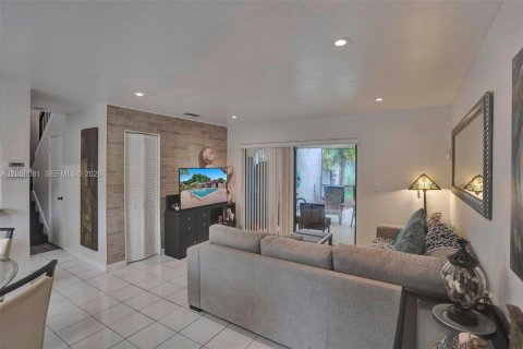 Touwnhouse à louer à Miami, Floride: 2 chambres, 99.96 m2 № 2169020 - photo 8