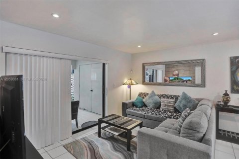 Touwnhouse à louer à Miami, Floride: 2 chambres, 99.96 m2 № 2169020 - photo 7