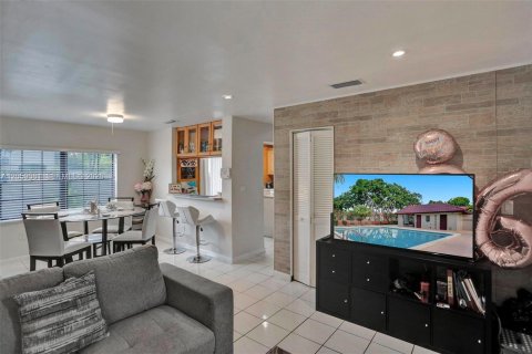 Touwnhouse à louer à Miami, Floride: 2 chambres, 99.96 m2 № 2169020 - photo 12