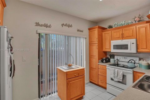 Touwnhouse à louer à Miami, Floride: 2 chambres, 99.96 m2 № 2169020 - photo 16