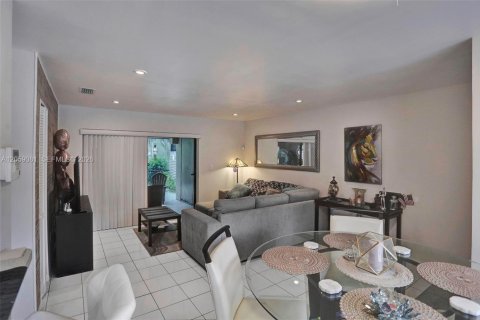 Touwnhouse à louer à Miami, Floride: 2 chambres, 99.96 m2 № 2169020 - photo 5