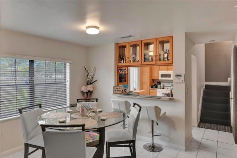 Touwnhouse à louer à Miami, Floride: 2 chambres, 99.96 m2 № 2169020 - photo 13