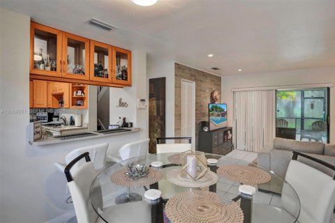 Touwnhouse à louer à Miami, Floride: 2 chambres, 99.96 m2 № 2169020 - photo 14