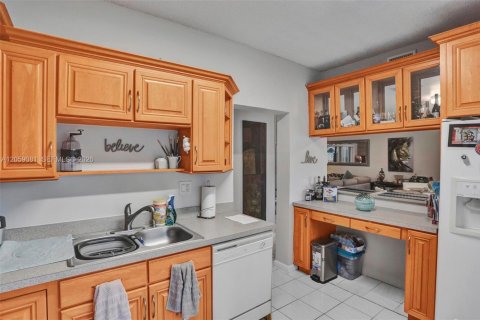 Touwnhouse à louer à Miami, Floride: 2 chambres, 99.96 m2 № 2169020 - photo 18