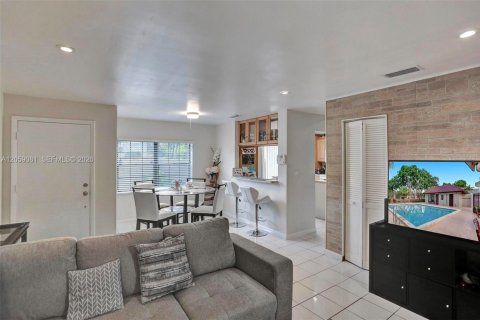 Touwnhouse à louer à Miami, Floride: 2 chambres, 99.96 m2 № 2169020 - photo 11