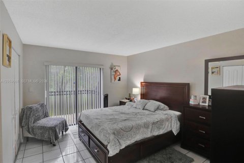 Touwnhouse à louer à Miami, Floride: 2 chambres, 99.96 m2 № 2169020 - photo 25
