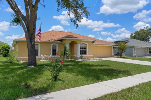 House in Brooksville, Florida 4 bedrooms, 163.69 sq.m. № 2203695 - photo 2