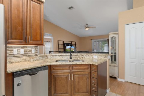 House in Brooksville, Florida 4 bedrooms, 163.69 sq.m. № 2203695 - photo 15