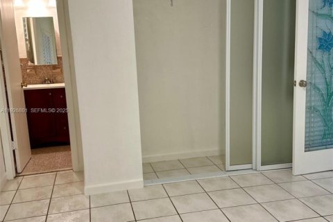 Villa ou maison à louer à Miami, Floride: 1 chambre, 55.74 m2 № 1985917 - photo 10
