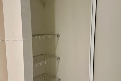 Villa ou maison à louer à Miami, Floride: 1 chambre, 55.74 m2 № 1985917 - photo 11