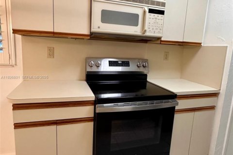 Villa ou maison à louer à Miami, Floride: 1 chambre, 55.74 m2 № 1985917 - photo 17