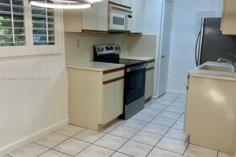 Villa ou maison à louer à Miami, Floride: 1 chambre, 55.74 m2 № 1985917 - photo 16