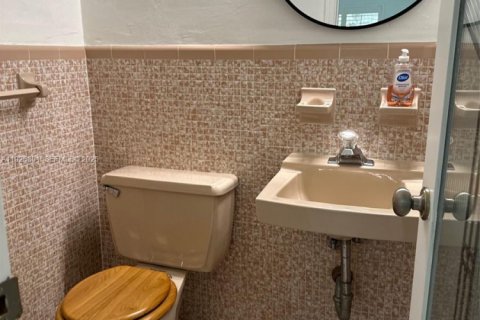 Villa ou maison à louer à Miami, Floride: 1 chambre, 55.74 m2 № 1985917 - photo 12