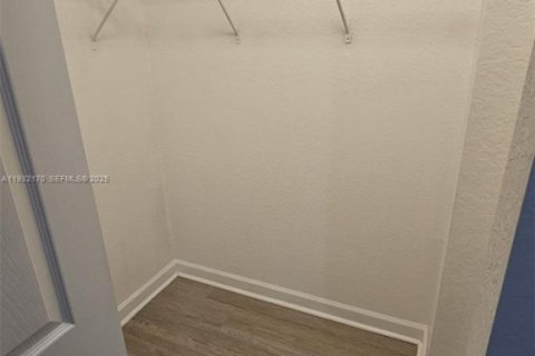 Touwnhouse à louer à Doral, Floride: 3 chambres, 149.57 m2 № 1991546 - photo 7