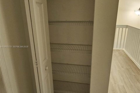 Touwnhouse à louer à Doral, Floride: 3 chambres, 149.57 m2 № 1991546 - photo 12