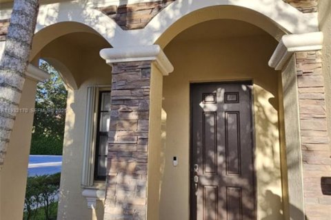 Touwnhouse à louer à Doral, Floride: 3 chambres, 149.57 m2 № 1991546 - photo 1