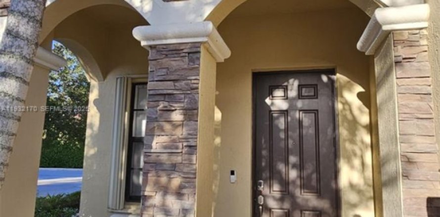 Touwnhouse à Doral, Floride 3 chambres, 149.57 m2 № 1991546