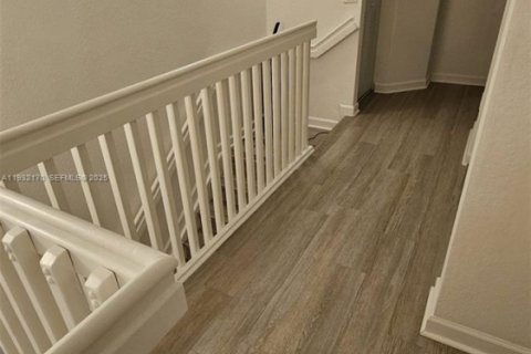 Touwnhouse à louer à Doral, Floride: 3 chambres, 149.57 m2 № 1991546 - photo 5
