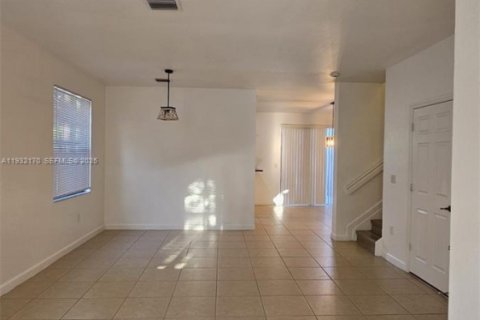 Touwnhouse à louer à Doral, Floride: 3 chambres, 149.57 m2 № 1991546 - photo 3