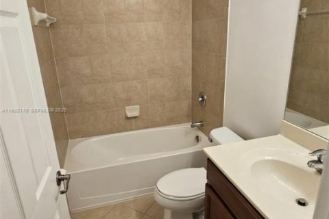 Touwnhouse à louer à Doral, Floride: 3 chambres, 149.57 m2 № 1991546 - photo 16