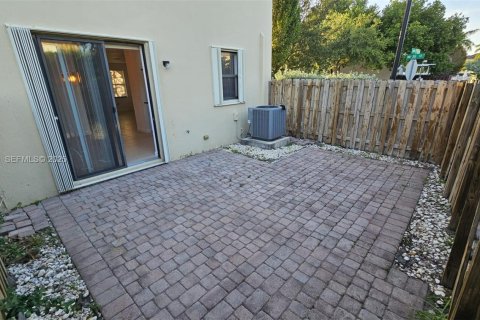 Touwnhouse à louer à Doral, Floride: 3 chambres, 149.57 m2 № 1991546 - photo 25