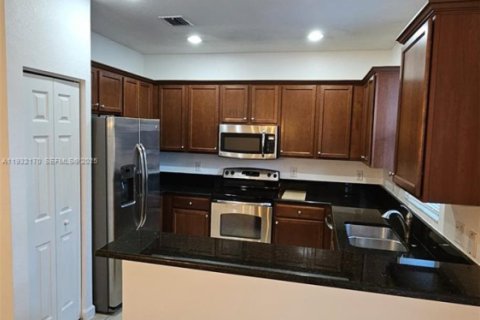 Touwnhouse à louer à Doral, Floride: 3 chambres, 149.57 m2 № 1991546 - photo 2
