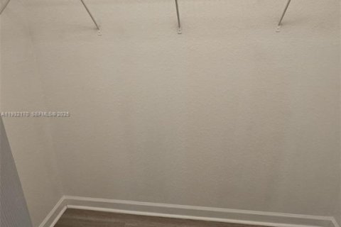 Touwnhouse à louer à Doral, Floride: 3 chambres, 149.57 m2 № 1991546 - photo 8