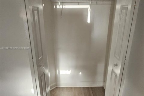 Touwnhouse à louer à Doral, Floride: 3 chambres, 149.57 m2 № 1991546 - photo 9