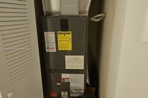 Touwnhouse à louer à Doral, Floride: 3 chambres, 149.57 m2 № 1991546 - photo 13