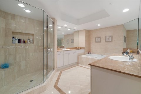 Condominio en venta en Aventura, Florida, 3 dormitorios, 244.33 m2 № 1978519 - foto 16