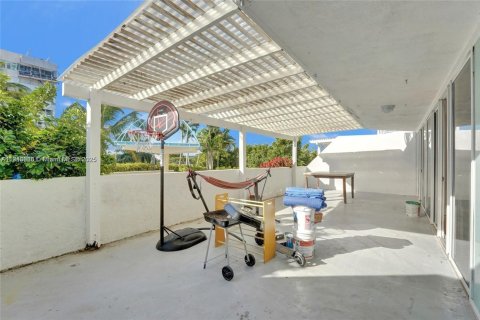 Condo in North Bay Village, Florida, 2 bedrooms  № 2015814