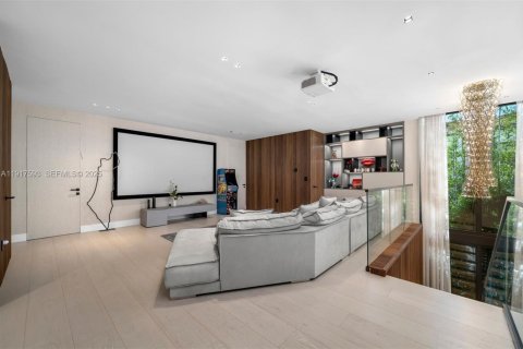 Купить виллу или дом в Голден-Бич, Флорида 6 спален, 525.83м2, № 2154804 - фото 19