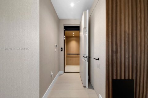 Купить виллу или дом в Голден-Бич, Флорида 6 спален, 525.83м2, № 2154804 - фото 20