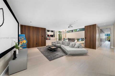 Купить виллу или дом в Голден-Бич, Флорида 6 спален, 525.83м2, № 2154804 - фото 18