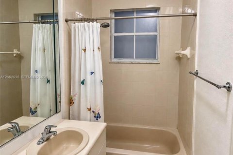 House in Homestead, Florida 4 bedrooms, 164.53 sq.m. № 2191354 - photo 24