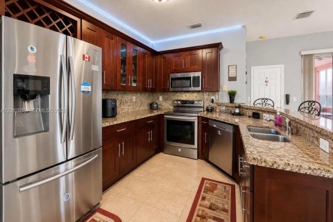 House in Homestead, Florida 4 bedrooms, 164.53 sq.m. № 2191354 - photo 9