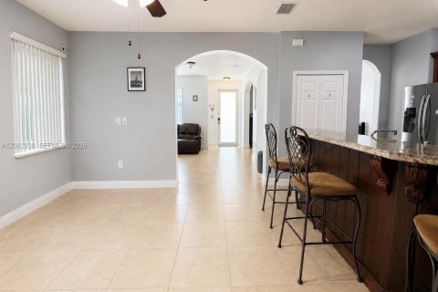 House in Homestead, Florida 4 bedrooms, 164.53 sq.m. № 2191354 - photo 11