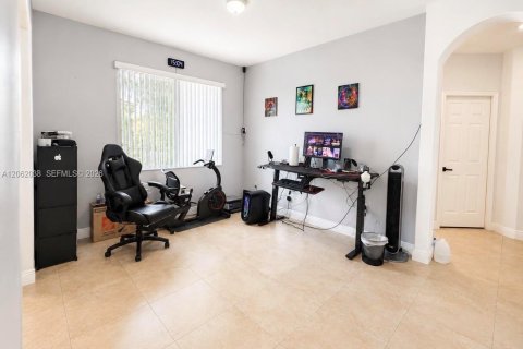 House in Homestead, Florida 4 bedrooms, 164.53 sq.m. № 2191354 - photo 23