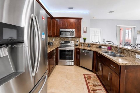 House in Homestead, Florida 4 bedrooms, 164.53 sq.m. № 2191354 - photo 6